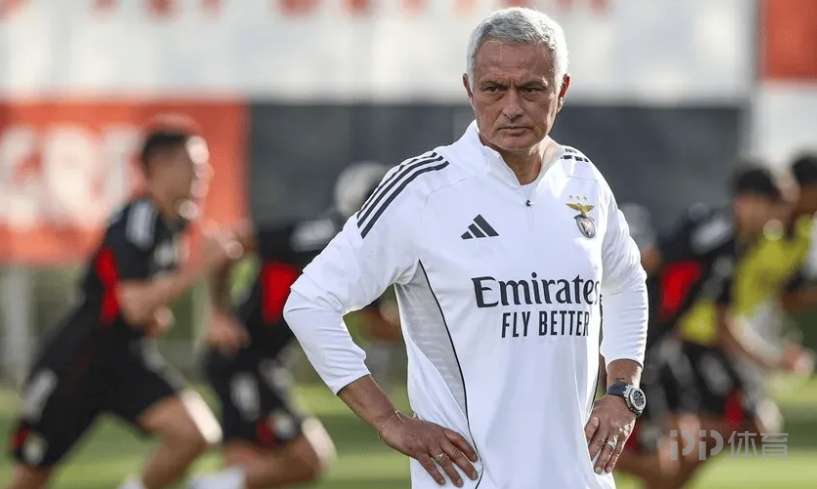 章子怡汪峰,共赏演出秀,恩爱,金宝博188bet体育官网,金宝博188bet体育直播,体育赛事直播,足球直播